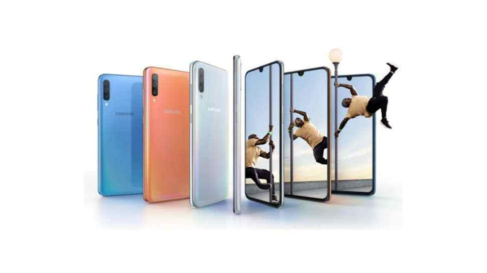 SAMSUNG ने 70 दिनों में 50 लाख A-सीरीज स्मार्टफोन बेचे, कुल कीमत 7000 करोड़ रुपये SAMSUNG ने 70 दिनों में 50 लाख A-सीरीज स्मार्टफोन बेचे, कुल कीमत 7000 करोड़ रुपये