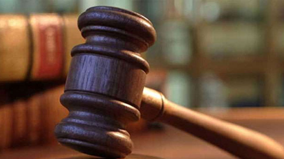व्यापमं घोटाला मामला : सीबीआई ने 17 आरोपियों के खिलाफ कोर्ट में दायर की चार्टशीट व्यापमं घोटाला मामला : सीबीआई ने 17 आरोपियों के खिलाफ कोर्ट में दायर की चार्टशीट