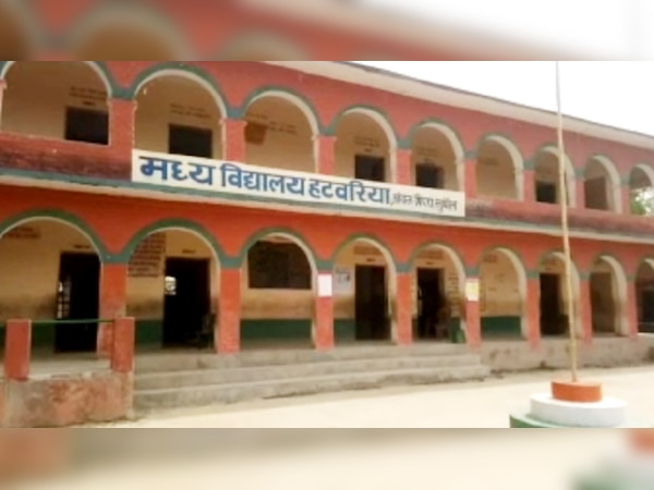 फर्जी तरीके से हो रही है वेतन की निकासी.