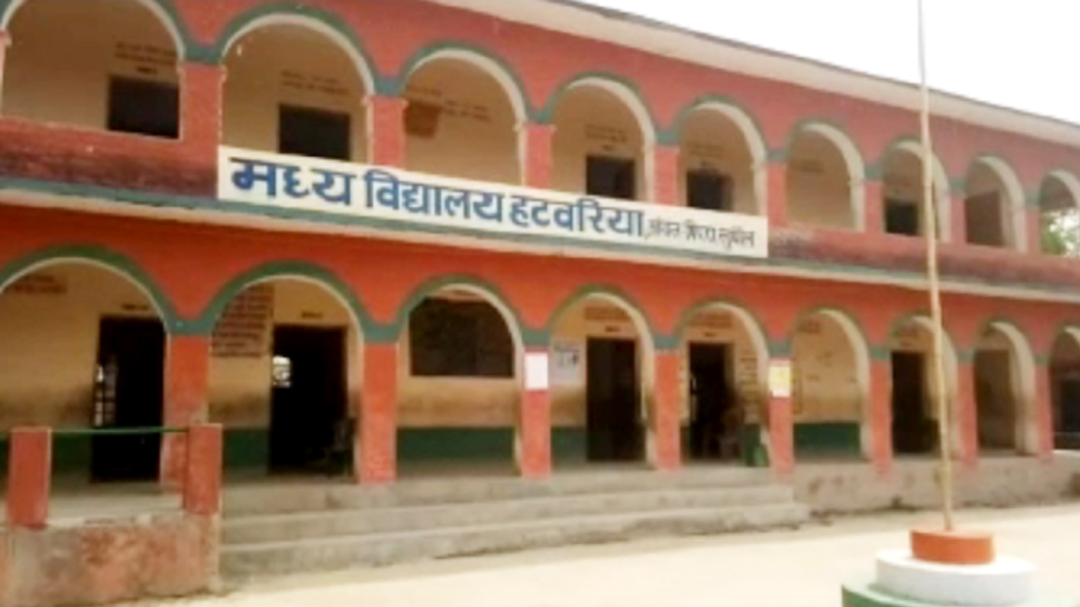 फर्जी तरीके से हो रही है वेतन की निकासी. फर्जी तरीके से हो रही है वेतन की निकासी.