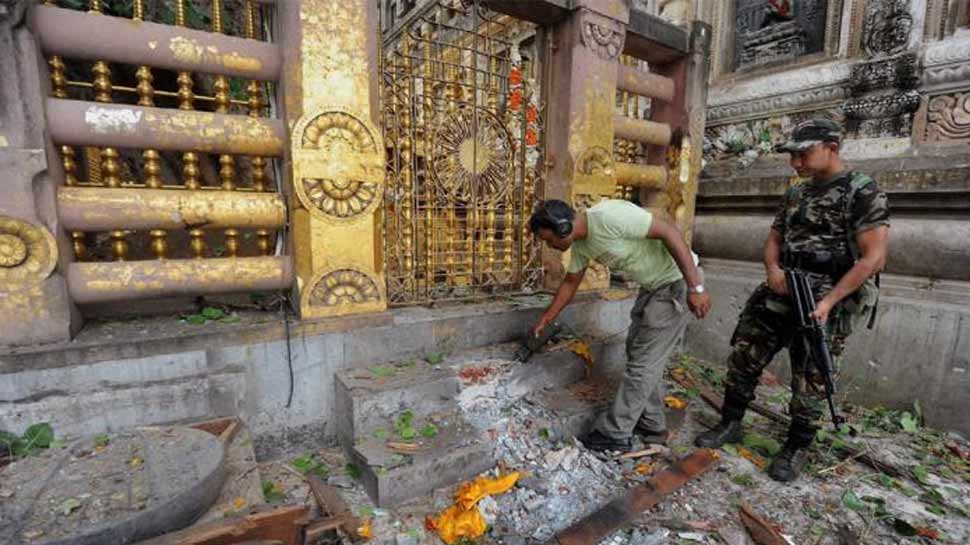 जुलाई 2013 में बिहार के बोध गया में हुए आतंकी धमाके में भी बांग्लादेश के आतंकी संगठन का नाम आया था. (फाइल फोटो) जुलाई 2013 में बिहार के बोध गया में हुए आतंकी धमाके में भी बांग्लादेश के आतंकी संगठन का नाम आया था. (फाइल फोटो)