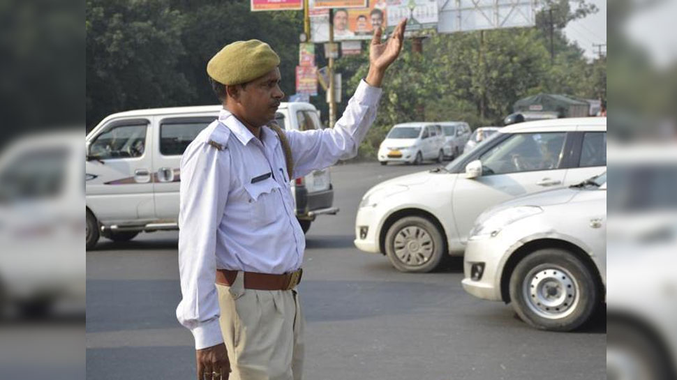 UP ट्रैफिक पुलिस को मिलेगी वुलेन कैप से निजात, जल्द ही सिर पर होगी बेंगलुरु हैट