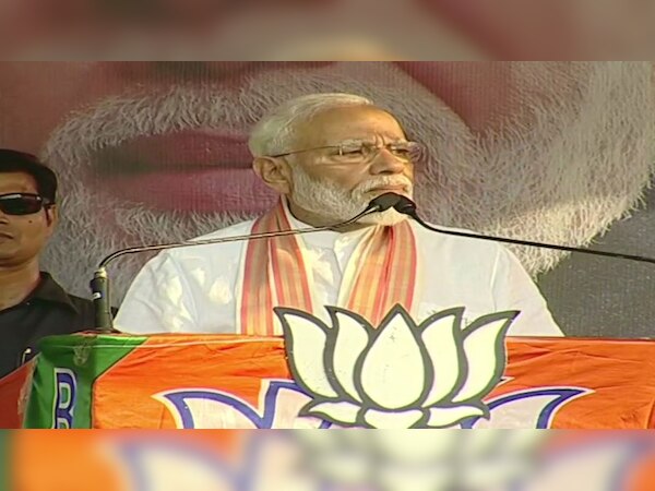 पीएम मोदी ने कहा कि दीदी आपकी बौखलाहट और बंगाल का जनसमर्थन देख कर मैं आपसे कह रहा हूं कि अब बंगाल हमें पूर्ण बहुमत से आगे 300 सीटें पार करवा कर रहेगा. (फोटो साभार - ANI)