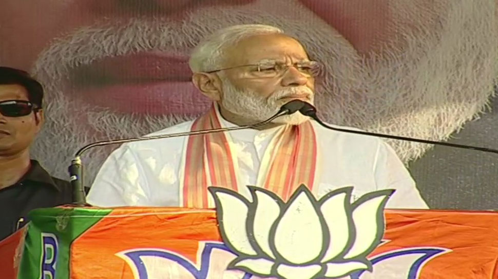 पीएम मोदी ने साधा ममता बनर्जी पर निशाना, कहा- 'पश्चिम बंगाल में आपातकाल जैसे हालात' पीएम मोदी ने साधा ममता बनर्जी पर निशाना, कहा- 'पश्चिम बंगाल में आपातकाल जैसे हालात'