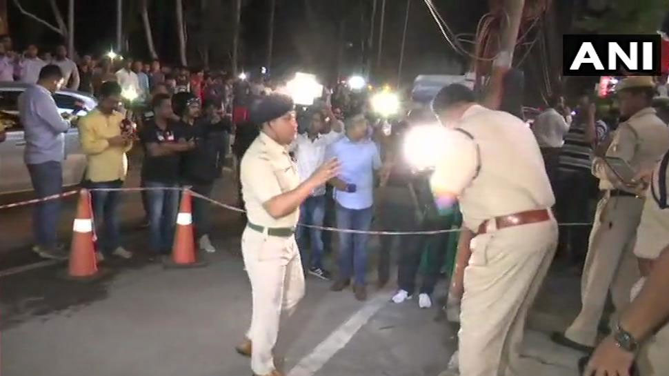 गुवाहटी में जू रोड पर मॉल के बाहर धमाका, 6 लोग घायल; सर्च ऑपरेशन जारी गुवाहटी में जू रोड पर मॉल के बाहर धमाका, 6 लोग घायल; सर्च ऑपरेशन जारी