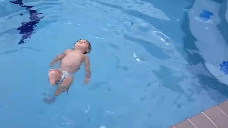 कमाल की स्विमिंग करती है 1 साल की बच्ची, VIDEO देख आप भी कहेंगे जलपरी कमाल की स्विमिंग करती है 1 साल की बच्ची, VIDEO देख आप भी कहेंगे जलपरी