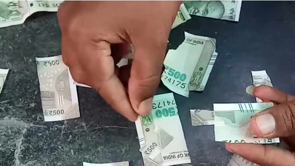 बढ़ती गर्मी में यहां मोड़ने पर टूट रहे ₹ 500 के नोट, आपका ध्यान रखना जरूरी बढ़ती गर्मी में यहां मोड़ने पर टूट रहे ₹ 500 के नोट, आपका ध्यान रखना जरूरी