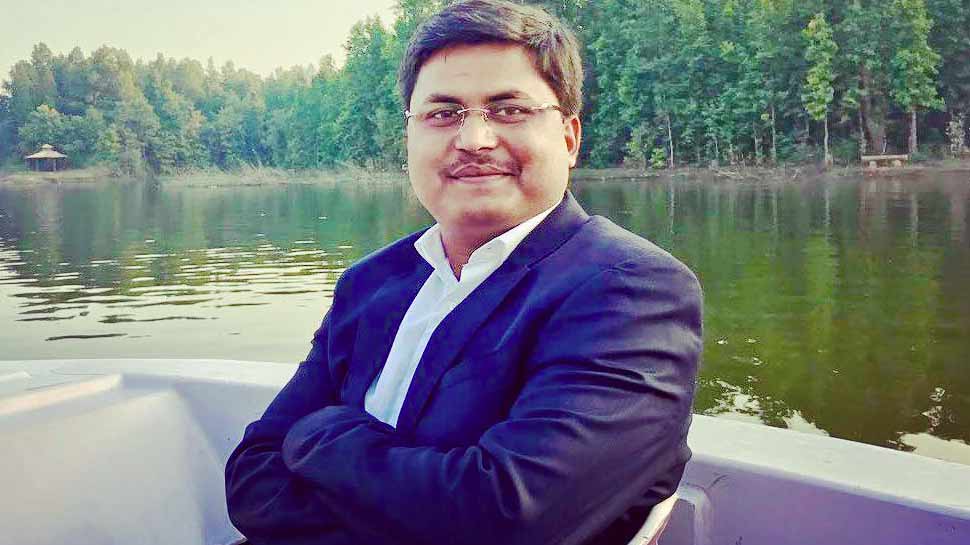 छात्र की खुदकुशी के बाद IAS ने शेयर किए अपने मार्क्स, कहा- कम नंबर से न हों परेशान छात्र की खुदकुशी के बाद IAS ने शेयर किए अपने मार्क्स, कहा- कम नंबर से न हों परेशान