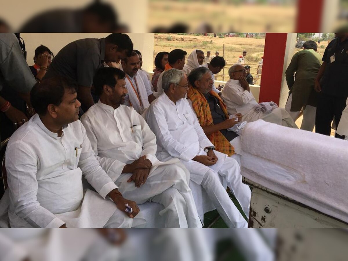 अश्विनी चौबे के लिए प्रचार करने बक्सर पहुंचे नीतीश कुमार, रामविलास और सुशील मोदी
