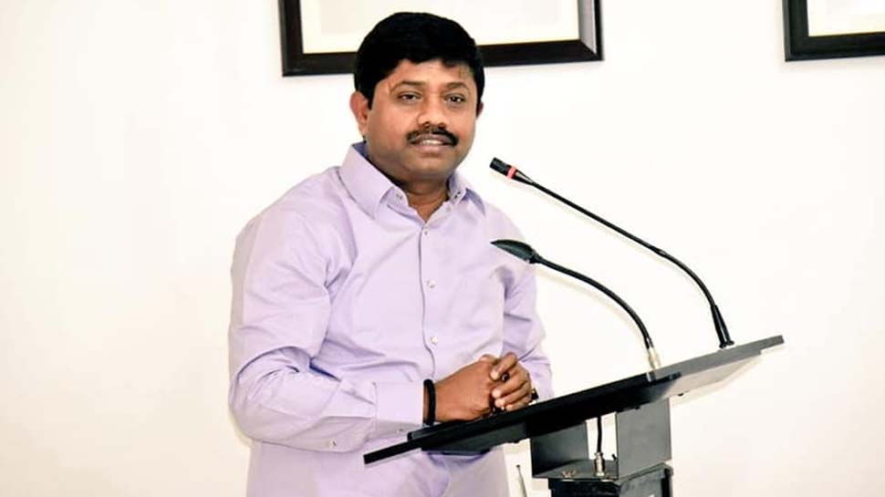 योगी सरकार के मंत्री से मांगी 5 करोड़ की रंगदारी, धमाके से उड़ाने की धमकी भी दी योगी सरकार के मंत्री से मांगी 5 करोड़ की रंगदारी, धमाके से उड़ाने की धमकी भी दी