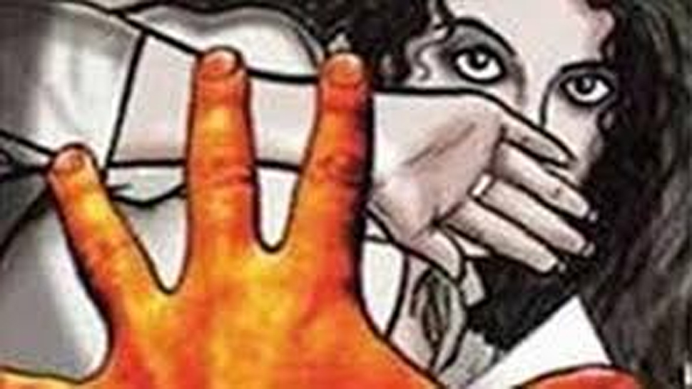 बेटे को था शक, सौतला पिता छोटी बहन पर रखता है गंदी नजर, एक दिन हुई लड़ाई और फिर... बेटे को था शक, सौतला पिता छोटी बहन पर रखता है गंदी नजर, एक दिन हुई लड़ाई और फिर...