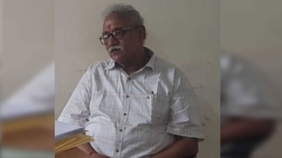 स्कॉलरशिप घोटाला: डिप्टी डायरेक्टर शंखधर गिरफ्तार, आज कोर्ट में किया जाएगा पेश स्कॉलरशिप घोटाला: डिप्टी डायरेक्टर शंखधर गिरफ्तार, आज कोर्ट में किया जाएगा पेश