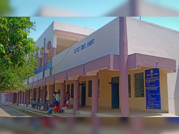 चर्च के फादर अल्फोंस को भी सजा सुनाई गई है. 