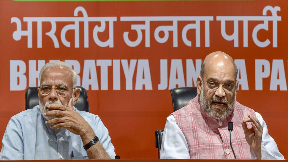 पीएम नरेंद्र मोदी और बीजेपी अध्यक्ष अमित शाह ने शुक्रवार को एक प्रेस कॉन्फ्रेंस को संबोधित किया. (फोटो साभार - PTI) पीएम नरेंद्र मोदी और बीजेपी अध्यक्ष अमित शाह ने शुक्रवार को एक प्रेस कॉन्फ्रेंस को संबोधित किया. (फोटो साभार - PTI)