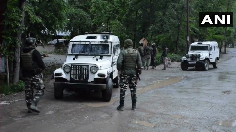 J&K: पुलवामा में हिजबुल कमांडर समेत 2 आतंकी ढेर, अनंतनाग में भी एनकाउंटर जारी