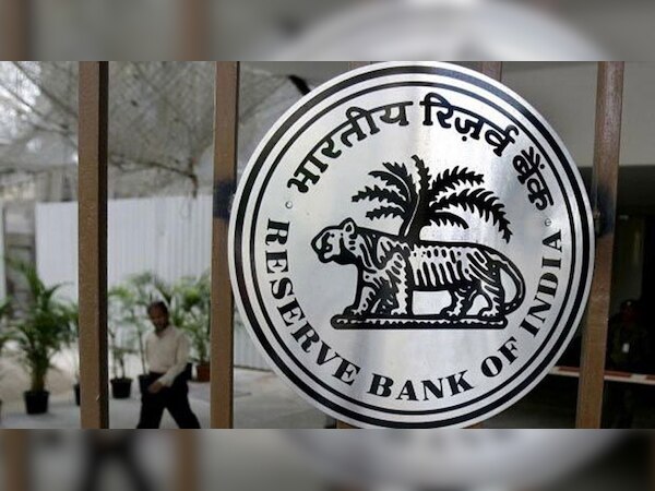 एनपीए में कमी के लिए RBI के अधिकार बढ़ा सकती है सरकार, बना रही ये प्लान