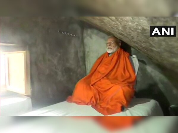 केदारनाथ मंदिर के पास ध्‍यान लगाने गुफा पहुंचे पीएम मोदी. फोटो ANI
