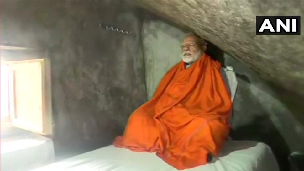 केदारनाथ मंदिर के पास ध्यान लगाने गुफा पहुंचे पीएम मोदी. फोटो ANI केदारनाथ मंदिर के पास ध्यान लगाने गुफा पहुंचे पीएम मोदी. फोटो ANI