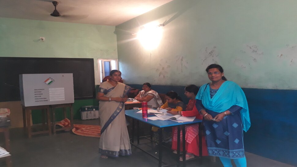 बच्चों की देखरेख के लिए 4 महिलाकर्मियों को भी तैनात किया है women workers are also deployed for the care of children