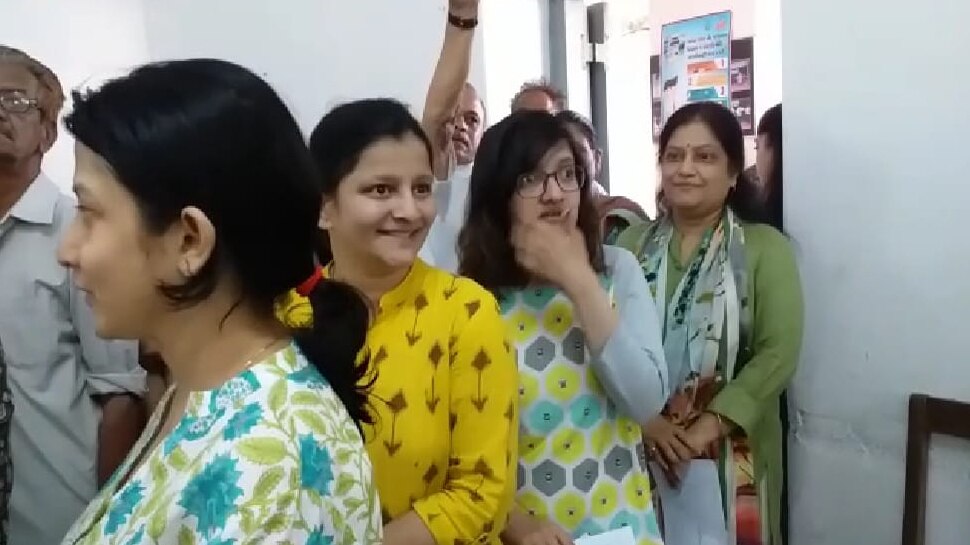 बाबा महाकाल के मंदिर पहुचें BJP प्रत्याशी अनिल फिरोजिया BJP's Anil Feroziya reached Baba Mahakal's temple