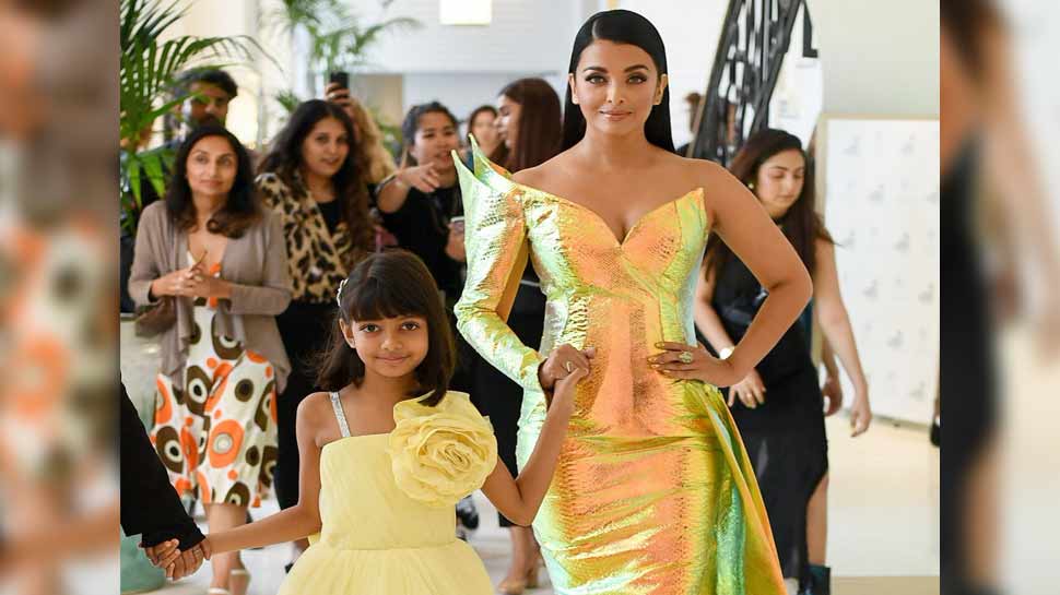 एक जैसी ड्रेस की कैरी wore same look dress