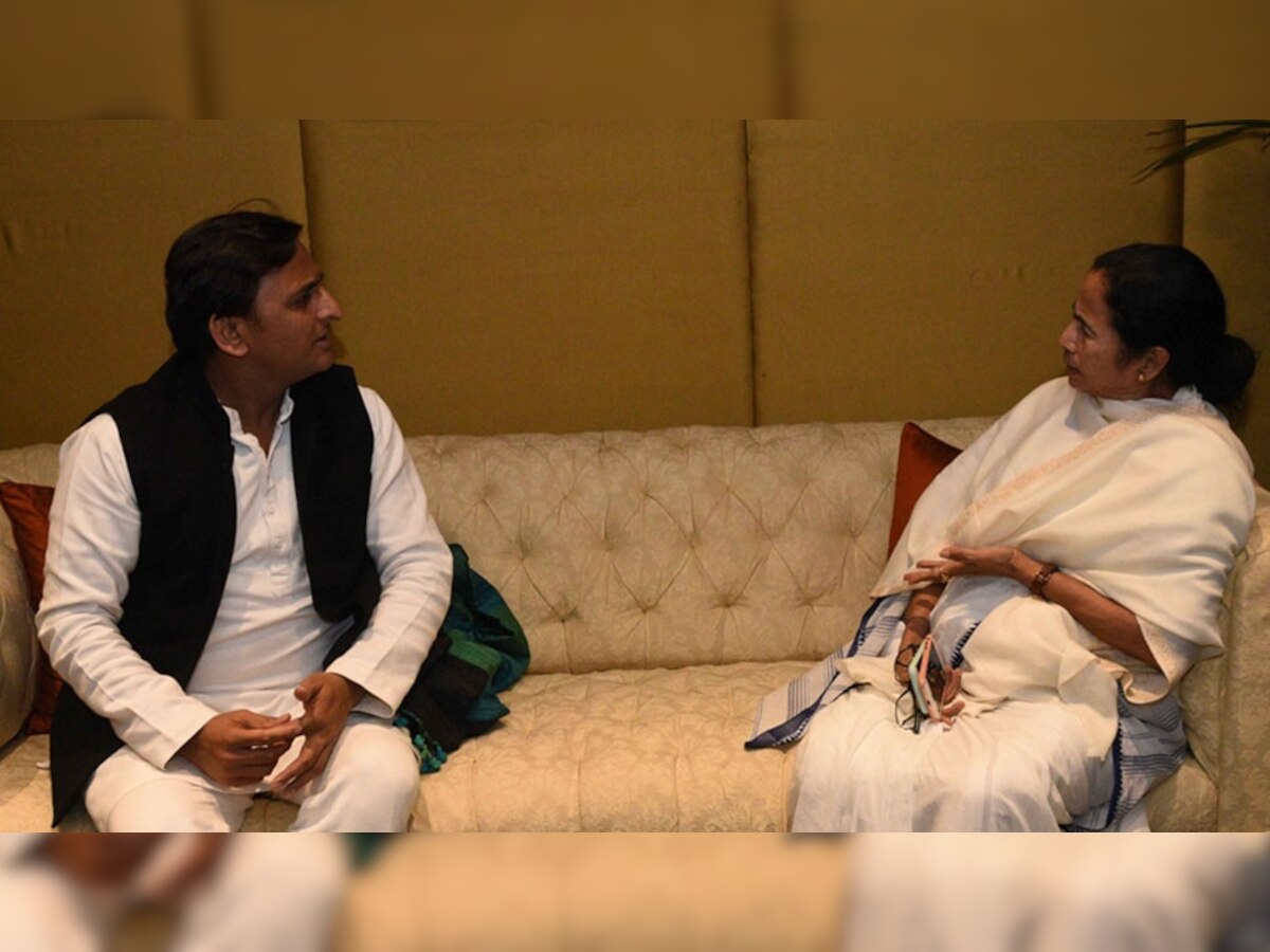सपा नेता अखिलेश यादव ने ममता बनर्जी को किया फोन, आगे की रणनीति पर हुई चर्चा