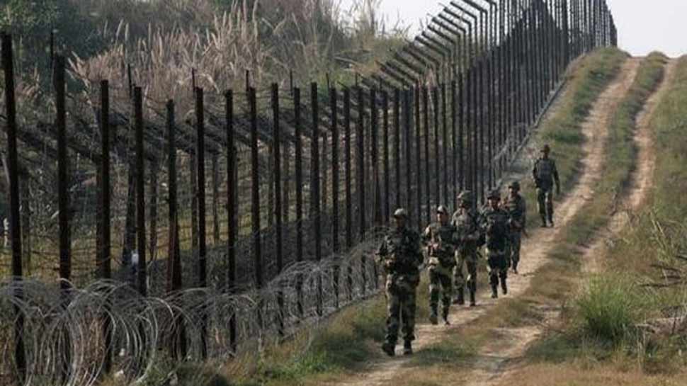 LoC पर नहीं थम रहीं ना'पाक' हरकतें, भारत विरोधी गतिविधियों का देंगे कड़ा जवाब : सेना LoC पर नहीं थम रहीं ना'पाक' हरकतें, भारत विरोधी गतिविधियों का देंगे कड़ा जवाब : सेना