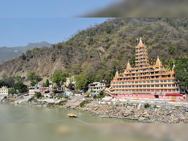 1957 के बाद गढ़वाल लोकसभा सीट अस्त्तिव में आई थी और इसके अन्तर्गत पांच जिले आते हैं