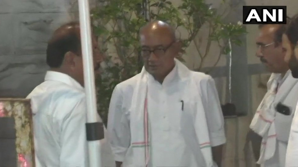 स्ट्रांग रूम की सुरक्षा को लेकर दोनों पार्टियों के समर्थकों के साथ प्रत्याशी भी फिक्रमंद हैं. स्ट्रांग रूम की सुरक्षा को लेकर दोनों पार्टियों के समर्थकों के साथ प्रत्याशी भी फिक्रमंद हैं.