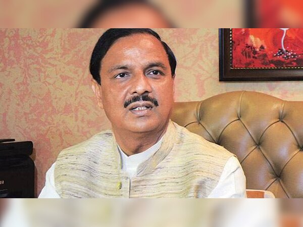 इस बार नोएडा की लड़ाई त्रिकोणीय मानी जा रही है.