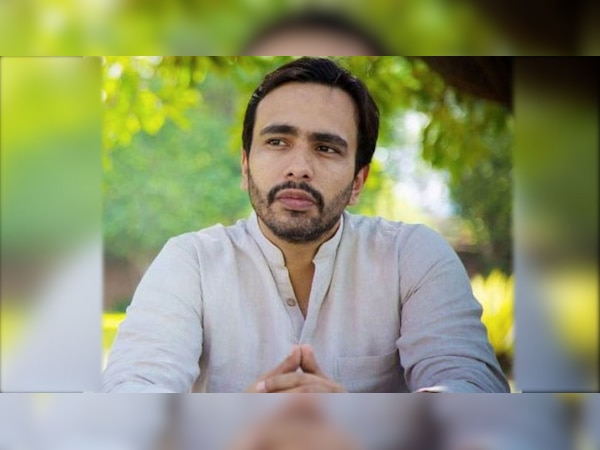 साल 1978 में जन्मे जयंत चौधरी ने भी अपने पिता अजित सिंह की तरह विदेश में पढ़ाई की है. 