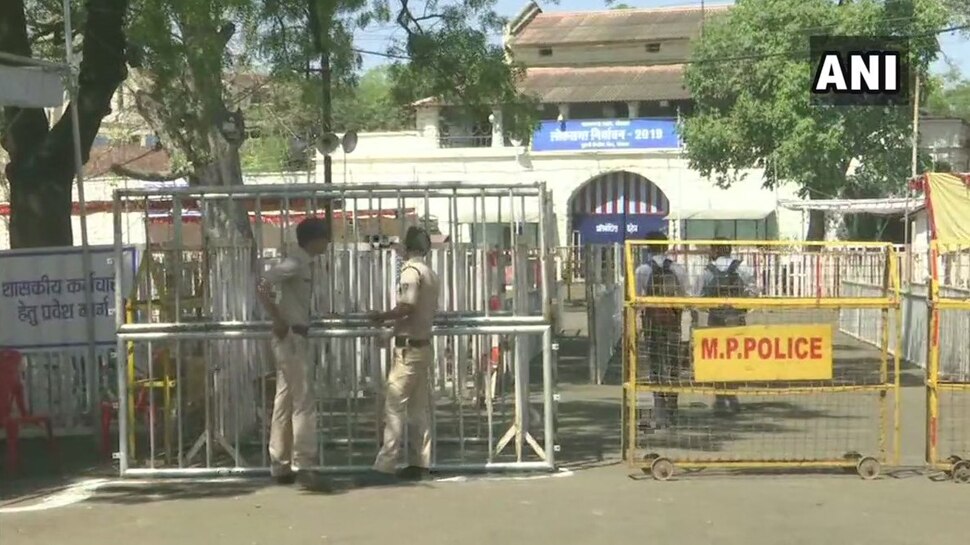 भोपाल में 3 लेयर में हो रही EVM स्ट्रांग रूम की सुरक्षा, हर तरफ कैमरे और CRPF के जवान तैनात