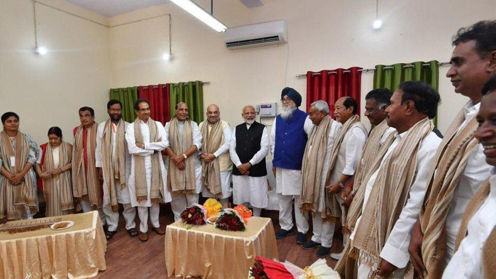 Lok sabha election results 2019 : इस बार एनडीए के नेताओं ने काफी एकजुटता दिखाई है. Lok sabha election results 2019 : इस बार एनडीए के नेताओं ने काफी एकजुटता दिखाई है.