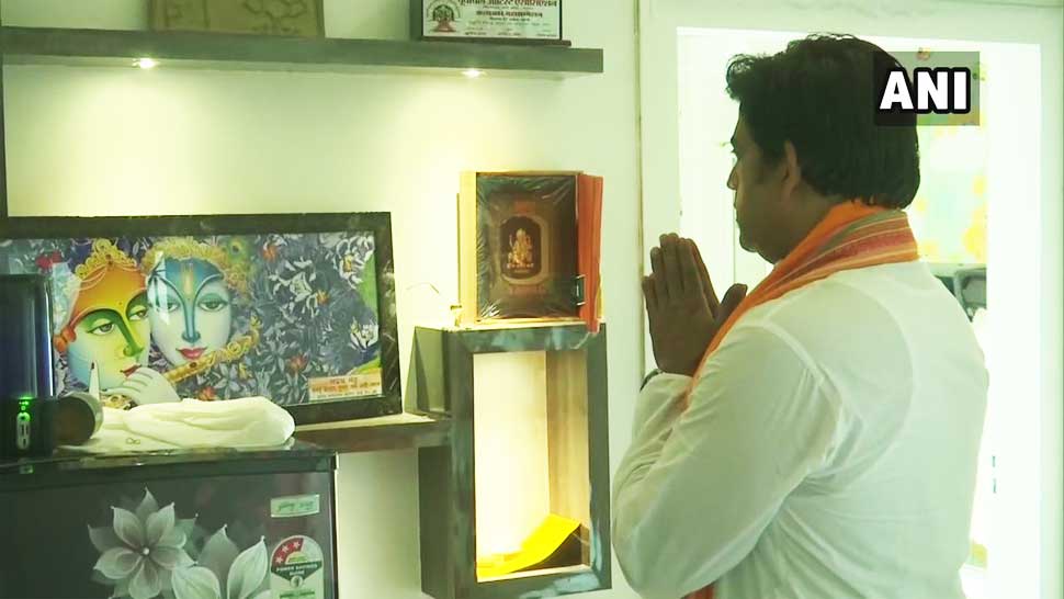 पहले कांग्रेस के टिकट पर जौनपुर से लड़ा था चुनाव Ravi kishan