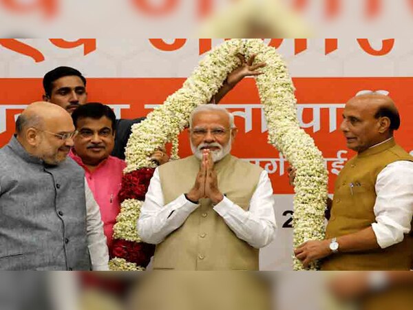 एनडीए 2014 की 336 सीटों के मुकाबले 343 सीटों पर काबिज होता दिख रहा है. 