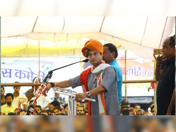 गुना लोकसभा सीट पर पहली बार कोई अन्य प्रत्याशी जीत की ओर (फोटो साभारः facebook/@JMScindia)