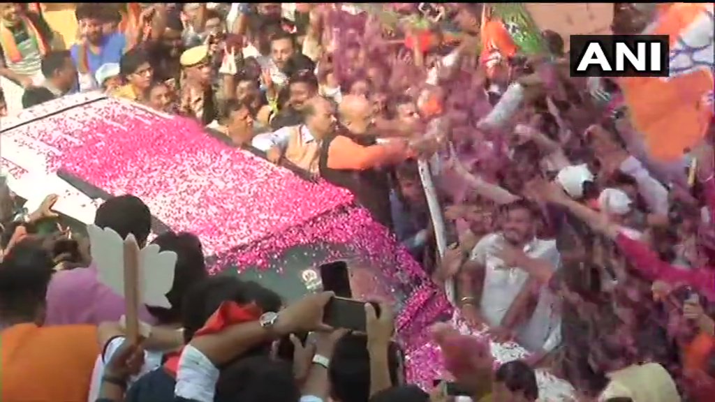 अमित शाह पर फूलों की बारिश Lok Sabha Elections 2019