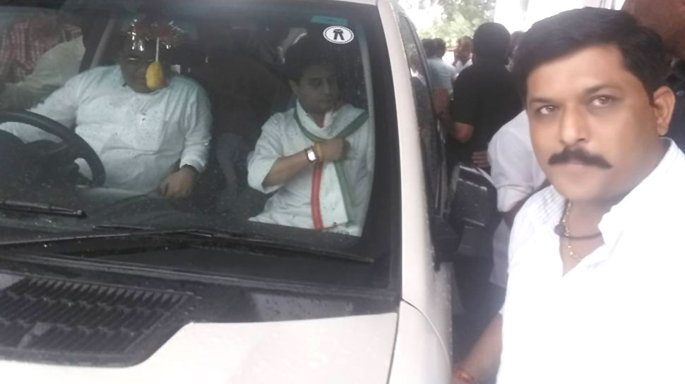 कभी श्रीमंत के साथ सेल्फी के लिए दौड़ते थे आगे-पीछे, उसी केपी ने दिया जिंदगीभर सालने वाला दर्द कभी श्रीमंत के साथ सेल्फी के लिए दौड़ते थे आगे-पीछे, उसी केपी ने दिया जिंदगीभर सालने वाला दर्द