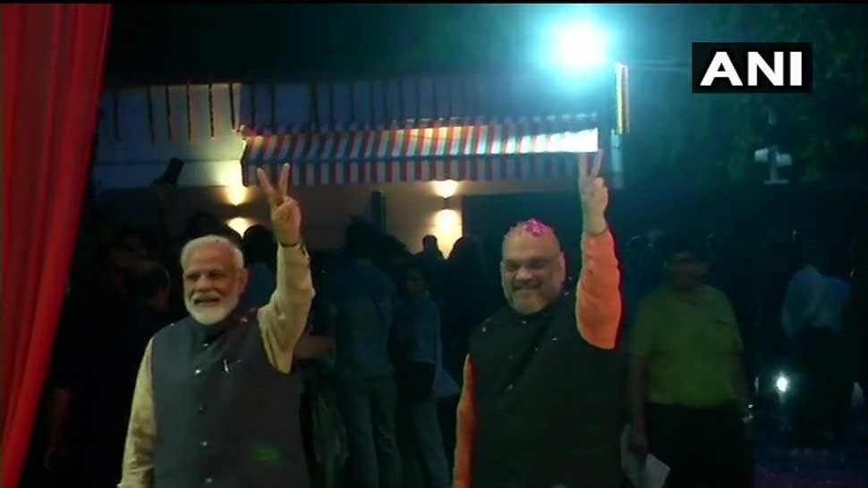 मूर्तियों पर किया माल्यार्पण Lok Sabha elections 2019