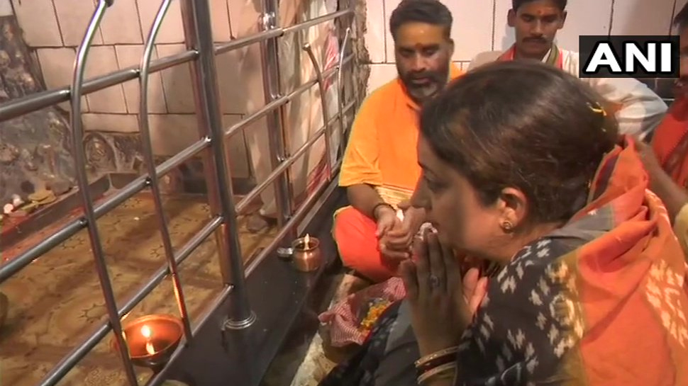 अमेठी में स्मृति ईरानी ने पलट दी बड़ी सियासी बिसात, राहुल को 'हराकार' बढ़ाया अपना कद अमेठी में स्मृति ईरानी ने पलट दी बड़ी सियासी बिसात, राहुल को 'हराकार' बढ़ाया अपना कद
