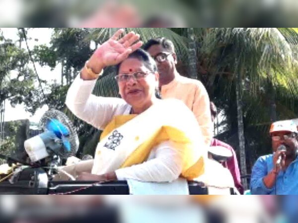 टीएमसी की माला रॉय ने चंद्र कुमार बोस को 1 लाख 55 हजार 192 वोट से हराया. (फोटो: IANS) 