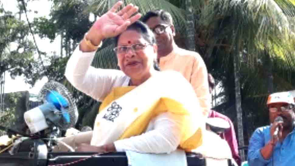 टीएमसी की माला रॉय ने चंद्र कुमार बोस को 1 लाख 55 हजार 192 वोट से हराया. (फोटो: IANS) टीएमसी की माला रॉय ने चंद्र कुमार बोस को 1 लाख 55 हजार 192 वोट से हराया. (फोटो: IANS)