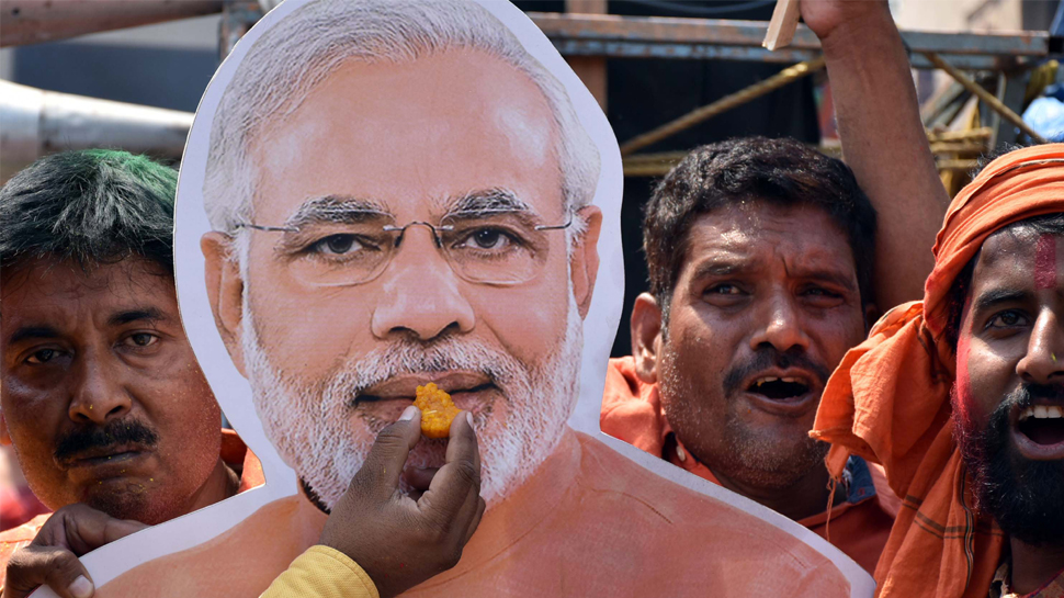 जीत के बाद रांची में जश्न मनाते कार्यकर्ता. (तस्वीर- ANI) जीत के बाद रांची में जश्न मनाते कार्यकर्ता. (तस्वीर- ANI)