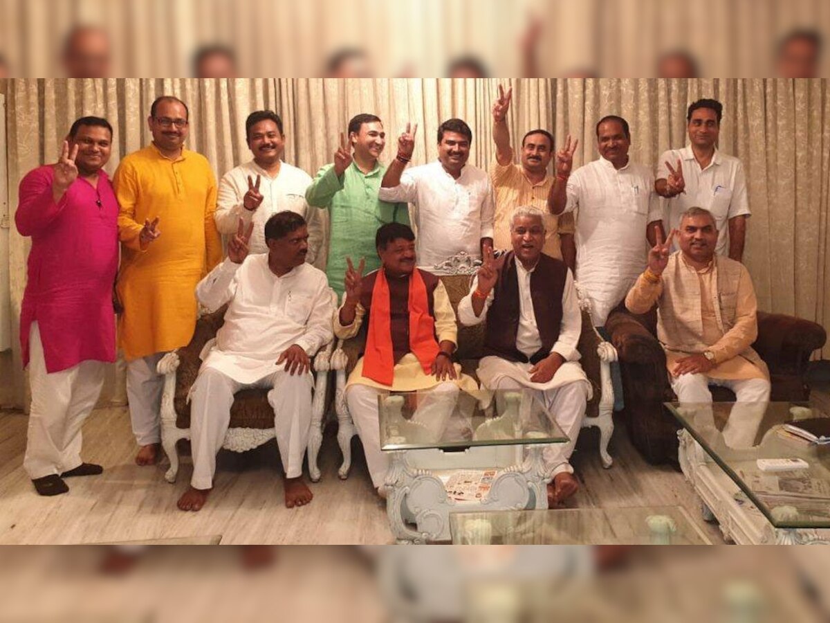 पश्चिम बंगाल में जीत के बाद बीजेपी के केंद्रीय संगठन मंत्री रामलाल और राज्य के पार्टी प्रभारी कैलाश विजयवर्गीय समेत दूसरे नेता.