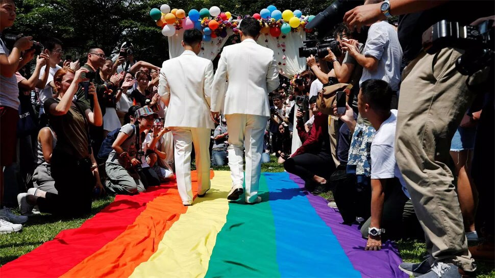 एशिया में पहला सामूहिक समलैंगिक विवाह ताइवान में, 20 जोड़ों ने की शादी 