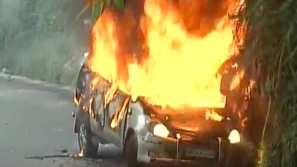 इंदौरः नहीं मिले रसोई के पैसे तो शिकायत लेकर थाने पहुंचा हलवाई, पुलिस ने नहीं सुनी तो गाड़ियों में लगा दी आग