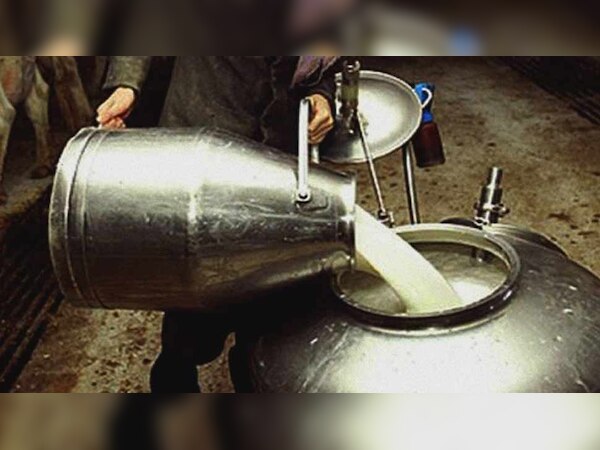 कंपनी ने टोकन के जरिये बेचे जाने वाले दूध के दाम नहीं बढ़ाए हैं. (File Pic)