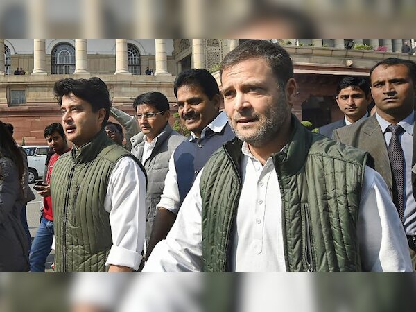 राहुल गांधी अमेठी और ज्‍योतिरादित्‍य सिंधिया गुना से हारे. फाइल फोटो