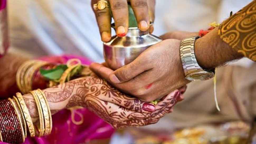 टीचर ने दहेज लेने से किया इनकार तो ससुराल वालों ने तोहफे में दीं 1 हजार किताबें