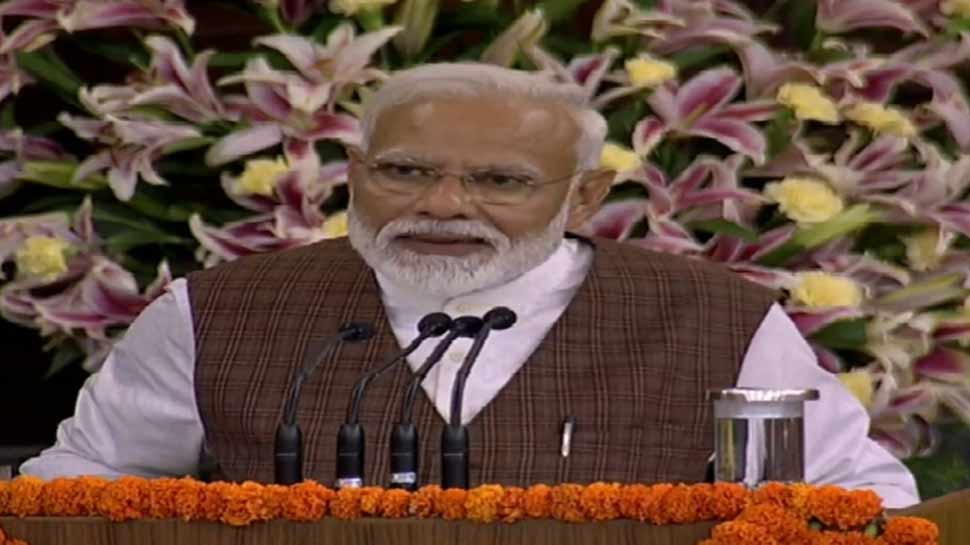 नरेंद्र मोदी ने इशारों में प्रज्ञा ठाकुर सरीखे सांसदों को दी सीख, कहा- बड़बोले बयानों से बचें नरेंद्र मोदी ने इशारों में प्रज्ञा ठाकुर सरीखे सांसदों को दी सीख, कहा- बड़बोले बयानों से बचें